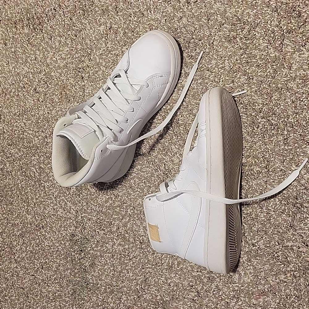 Nike woman's court royals